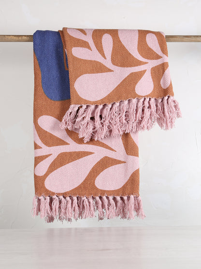 Atle Throw - Recycled Cotton - Swirled Abstract Woman Print