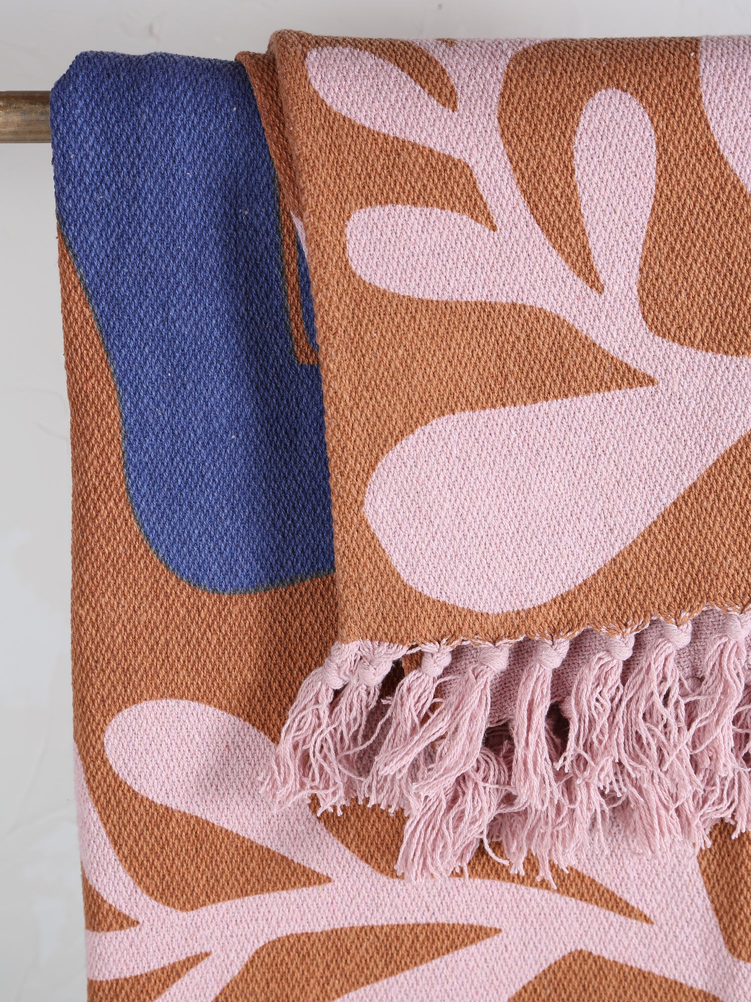 Atle Throw - Recycled Cotton - Swirled Abstract Woman Print