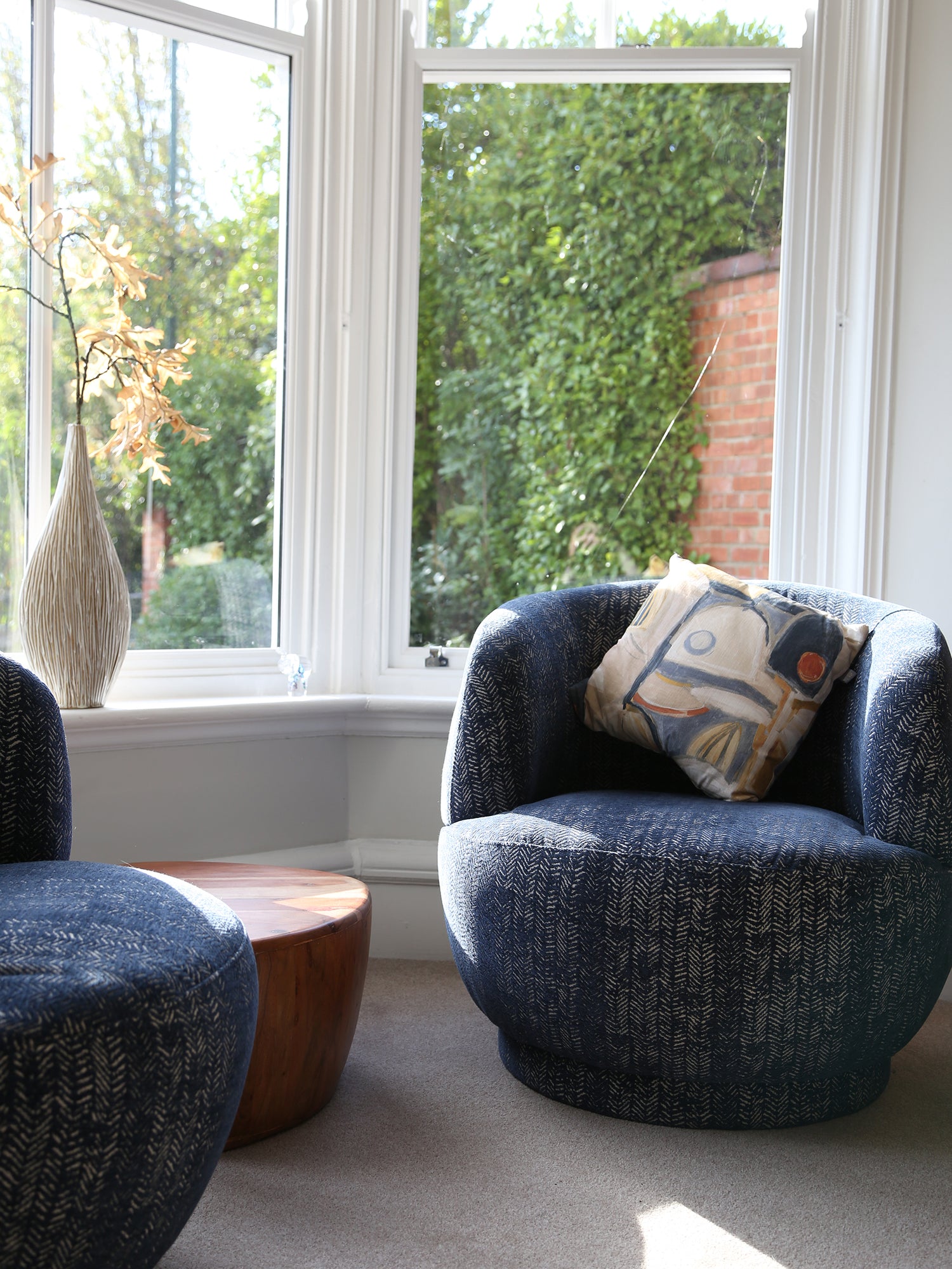 Midnight Curve - Round Upholstered Chair