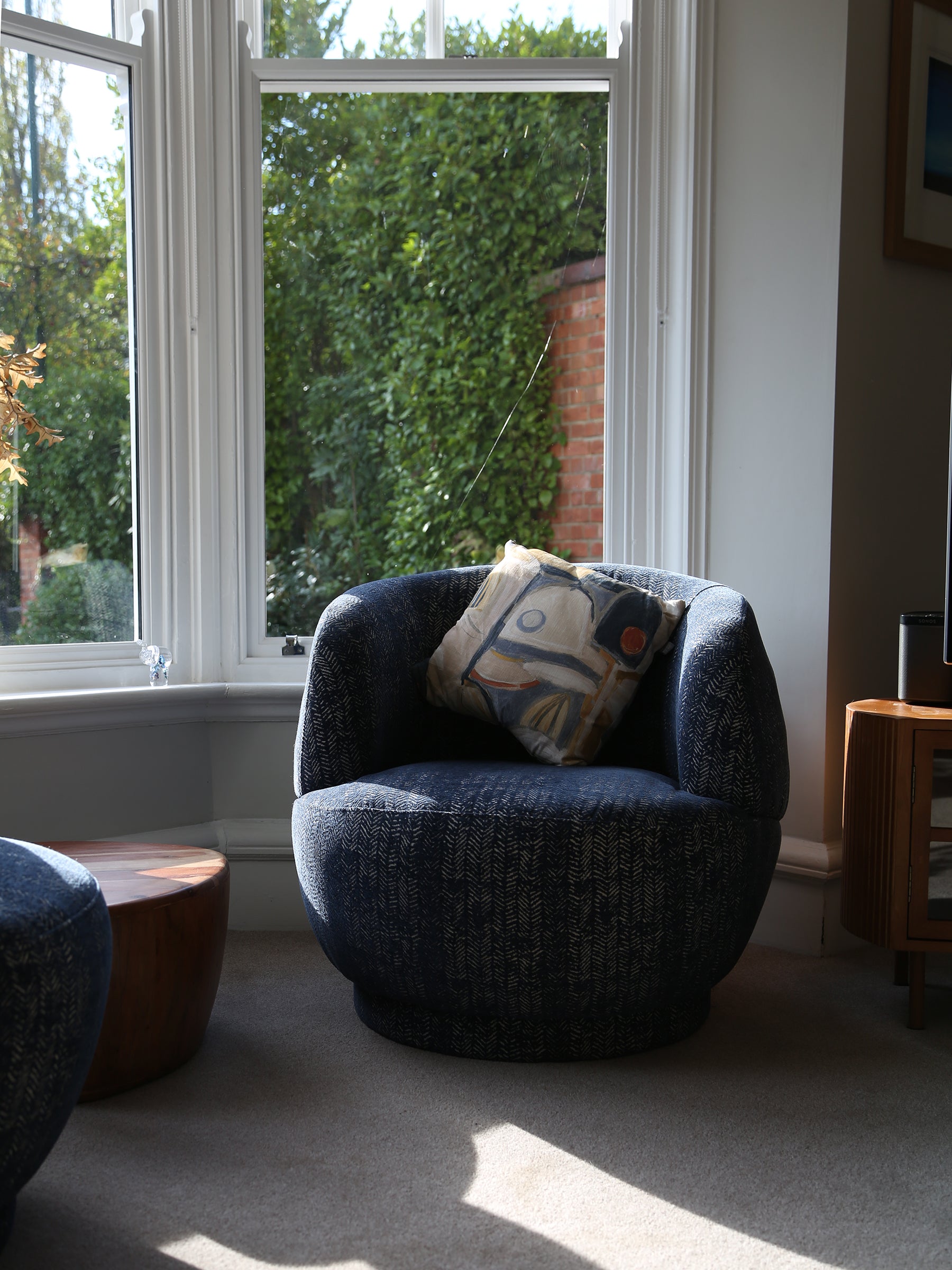 Midnight Curve - Round Upholstered Chair