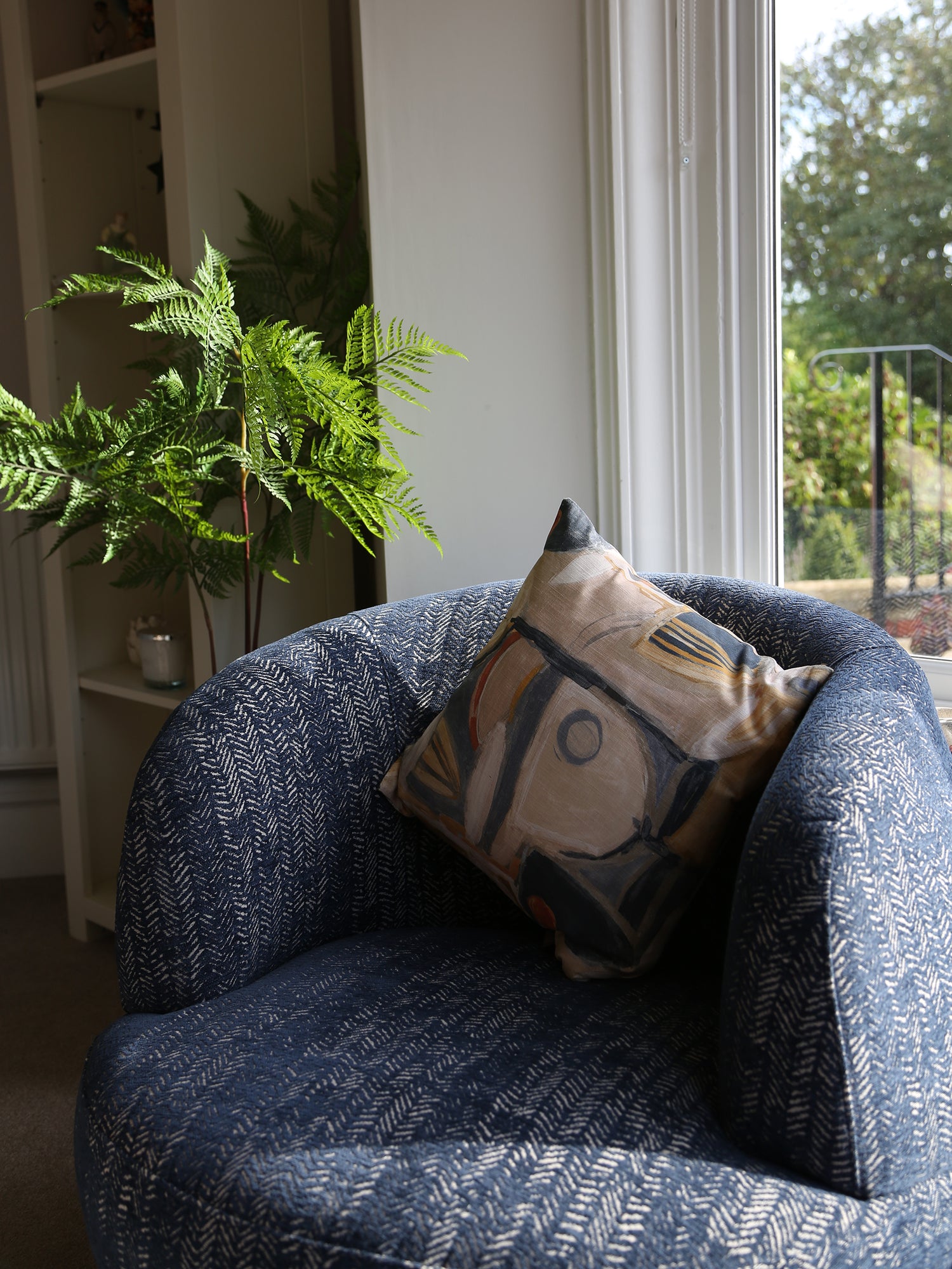 Midnight Curve - Round Upholstered Chair