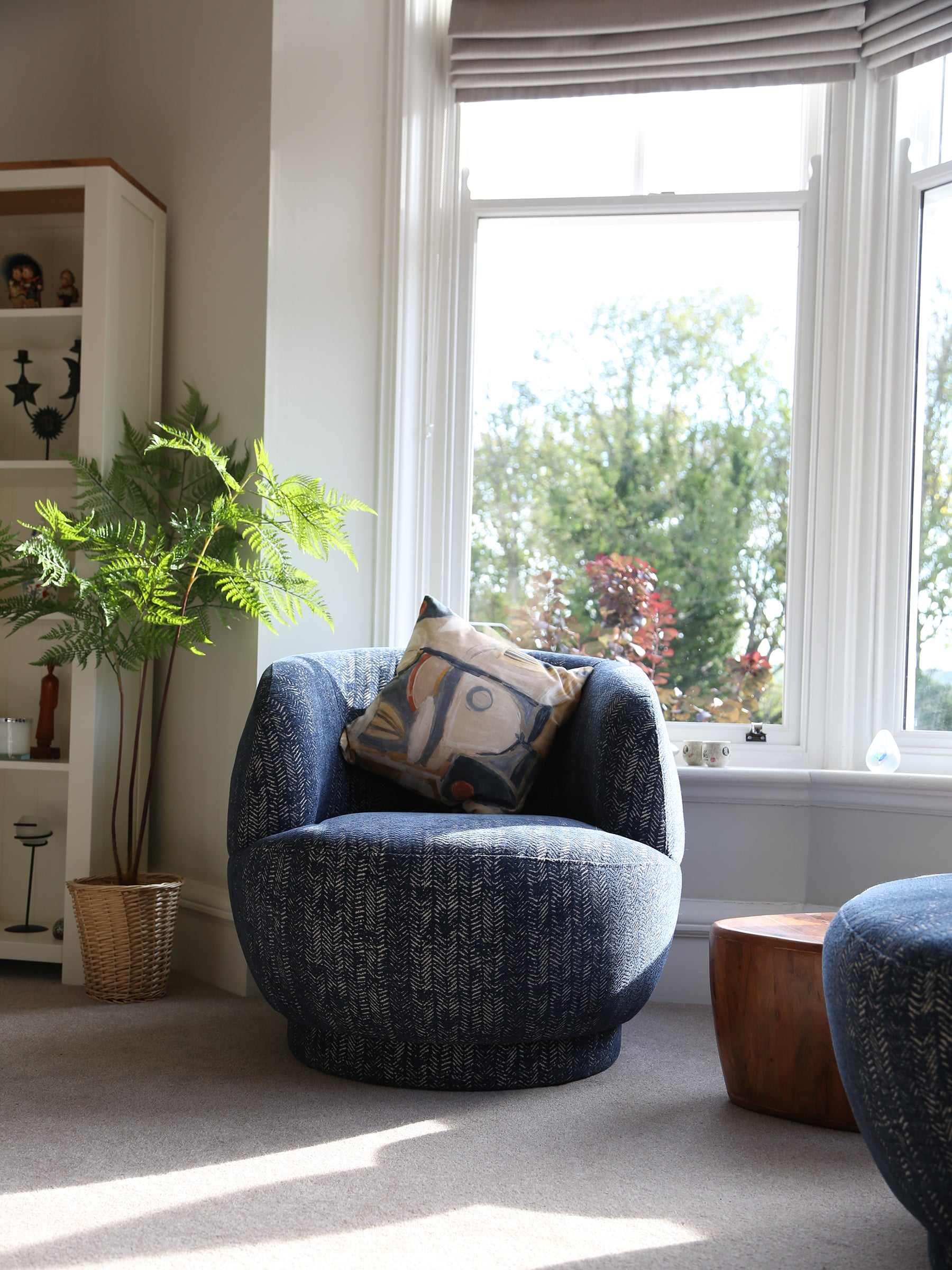 Midnight Curve - Round Upholstered Chair