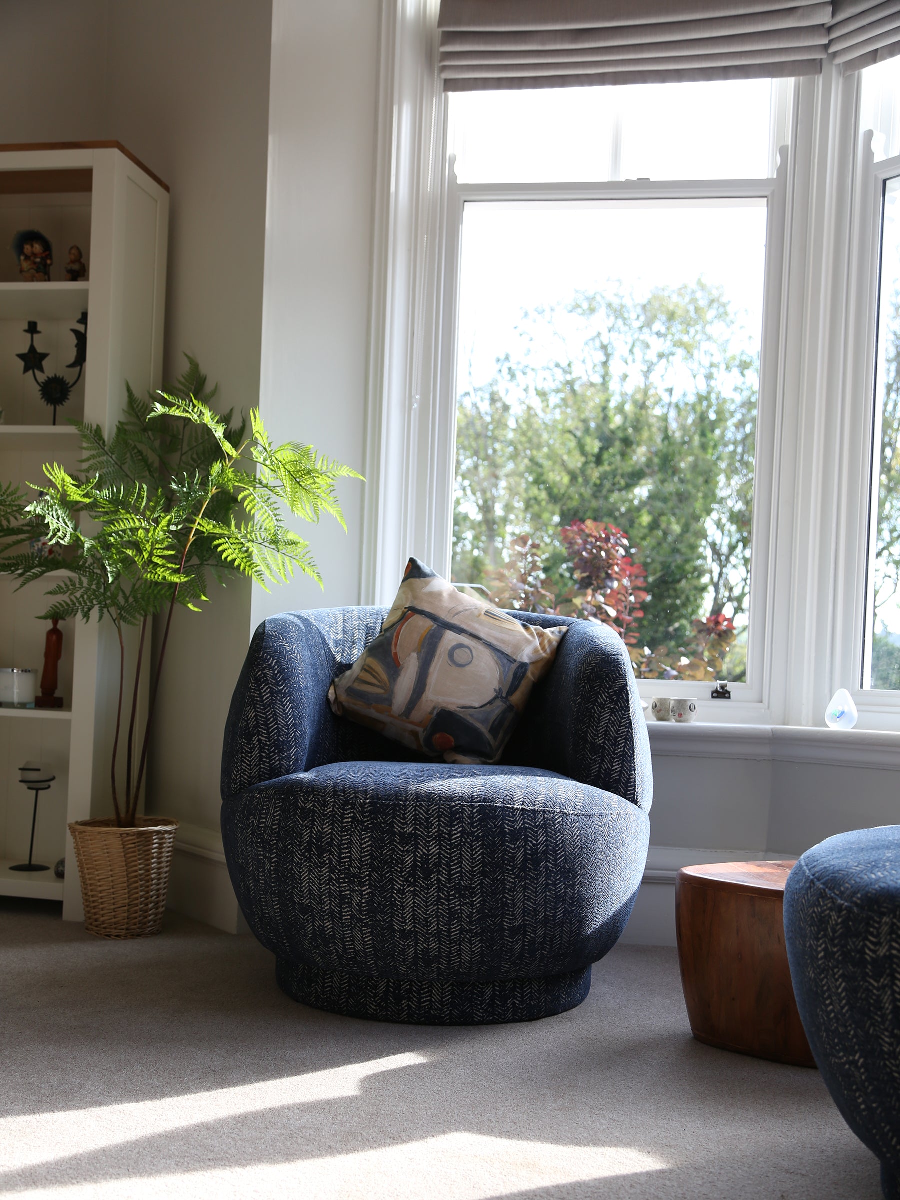 Midnight Curve - Round Upholstered Chair