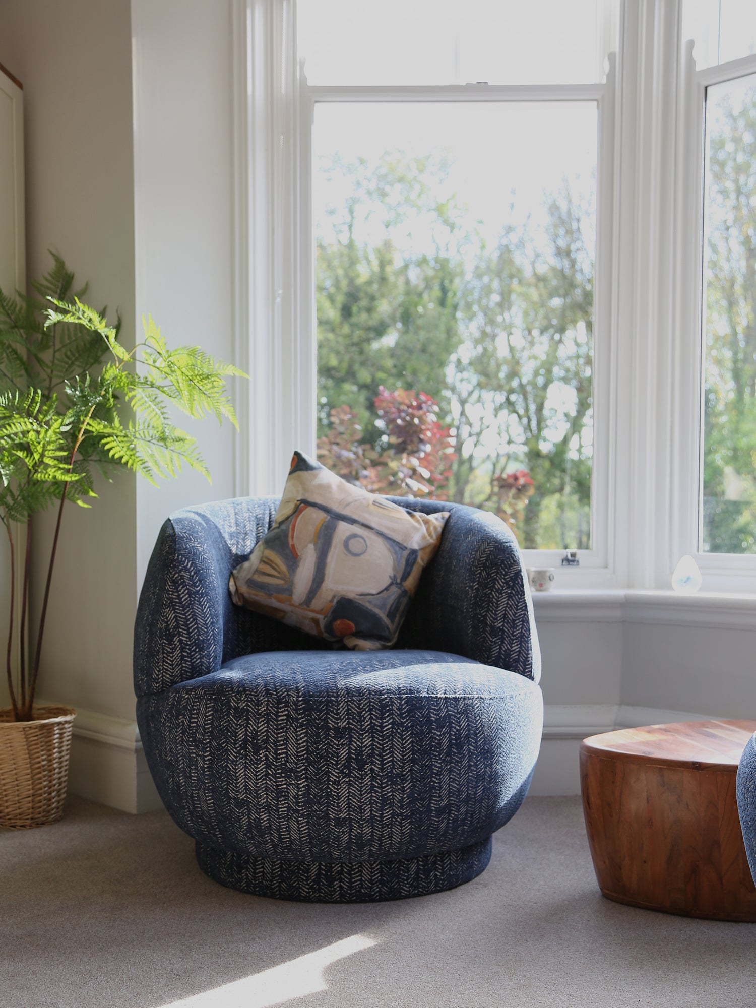 Midnight Curve - Round Upholstered Chair