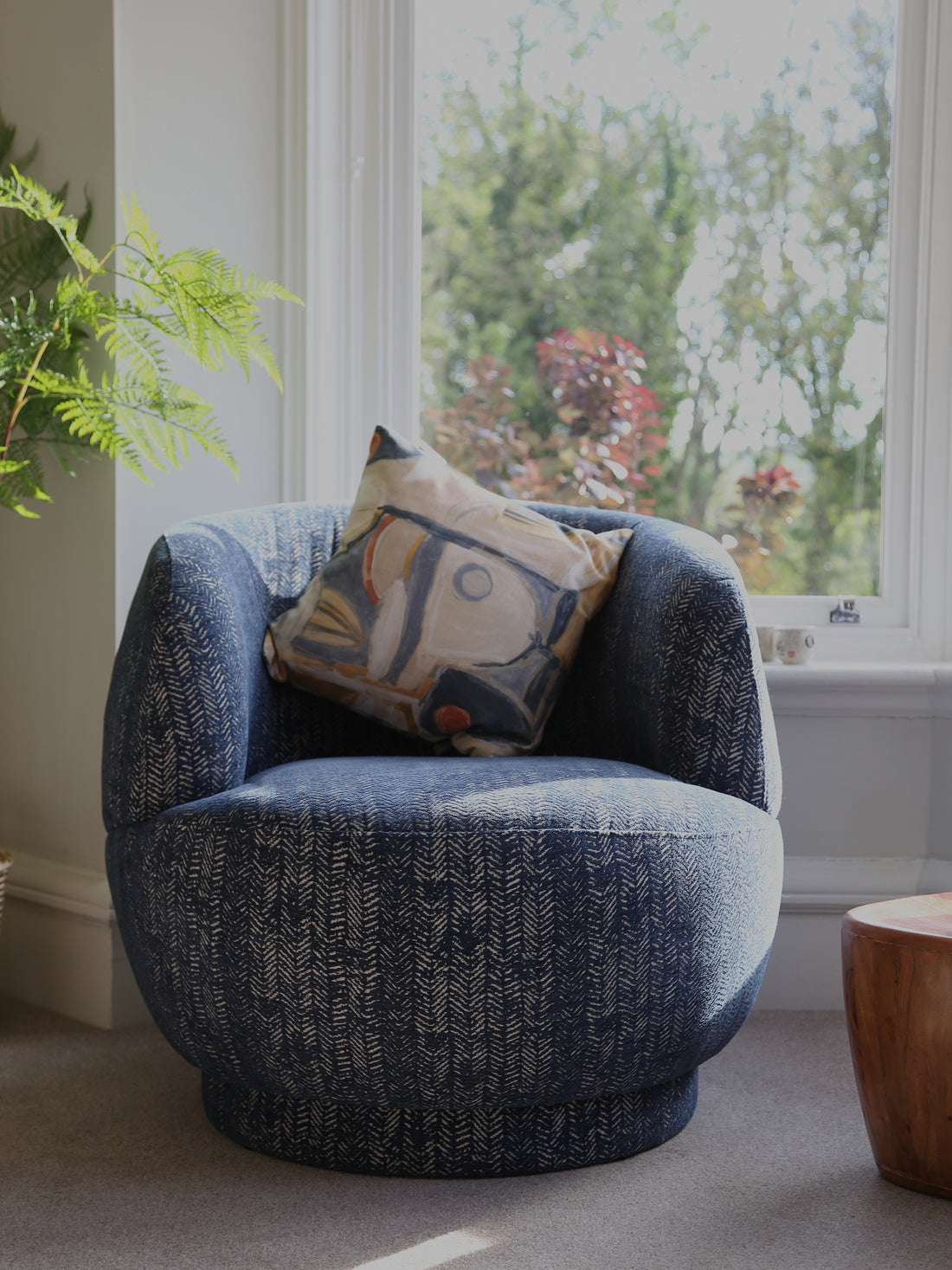 Midnight Curve - Round Upholstered Chair