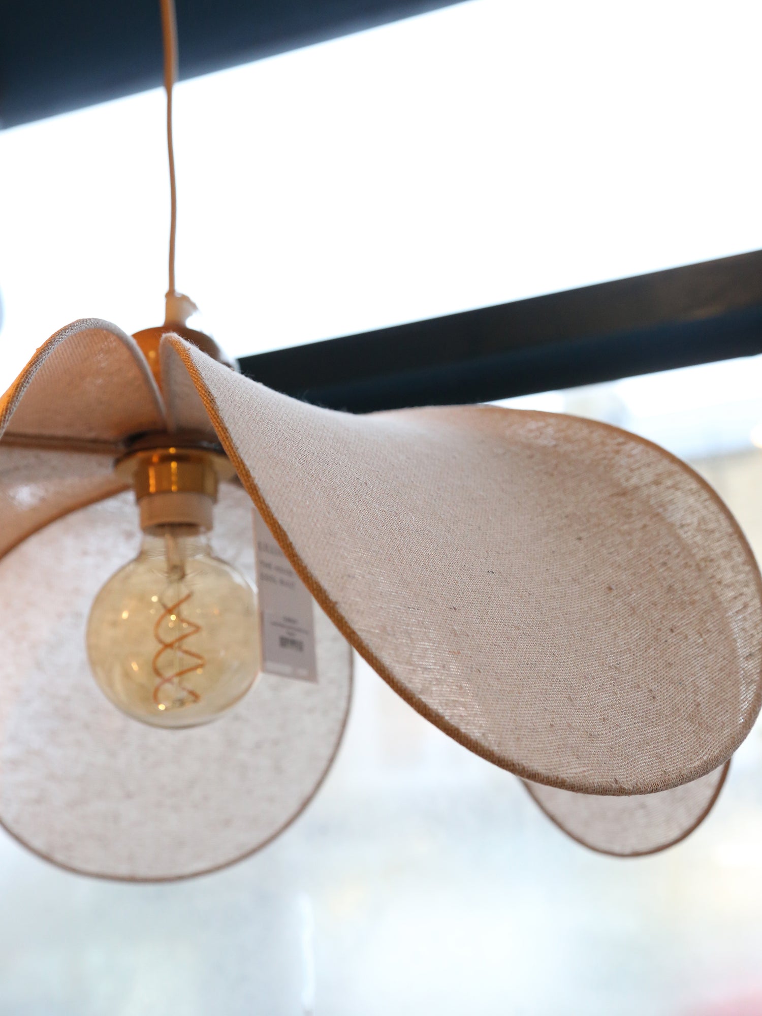 Lavriria Linen Petal Pendant Lamp - 60x30 cm - Wooden Top
