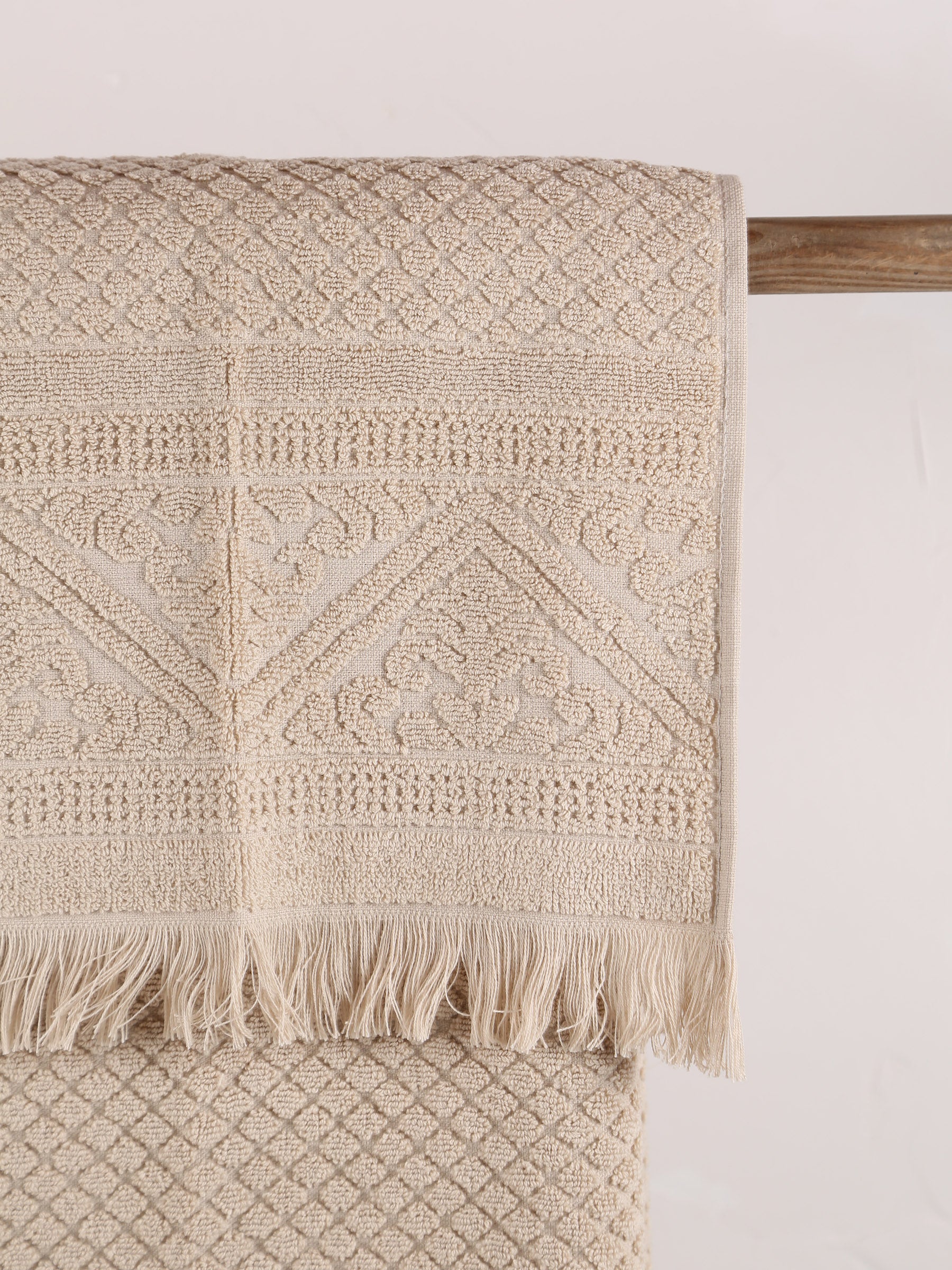 Embossed Jacquard Towel - Lin - 4 Sizes Available