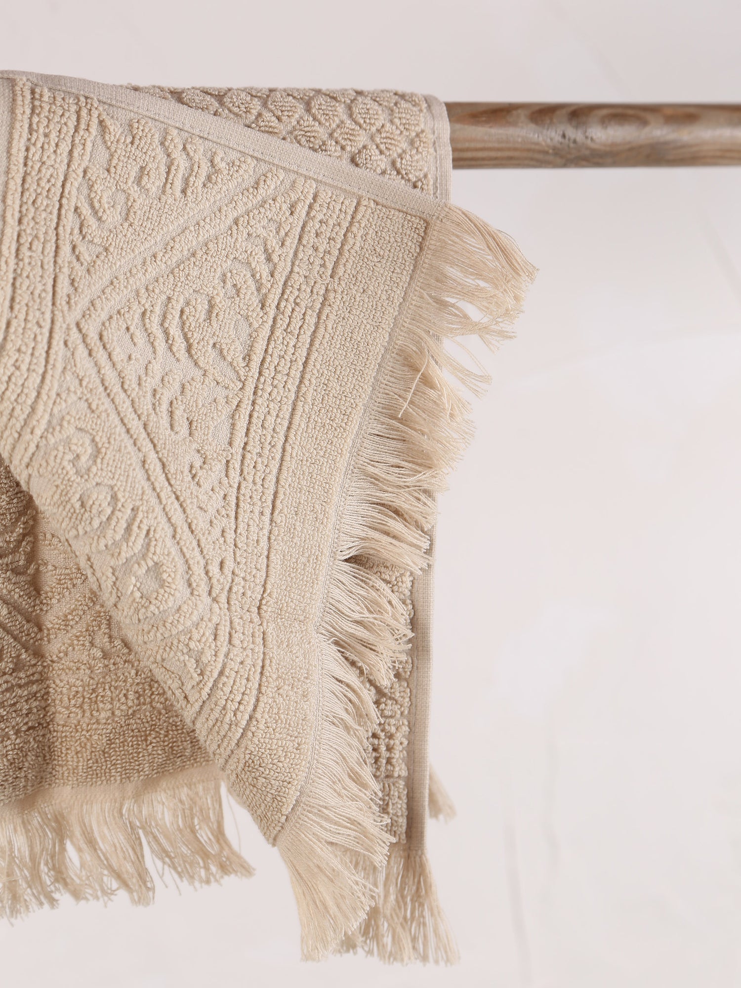 Embossed Jacquard Towel - Lin - 4 Sizes Available