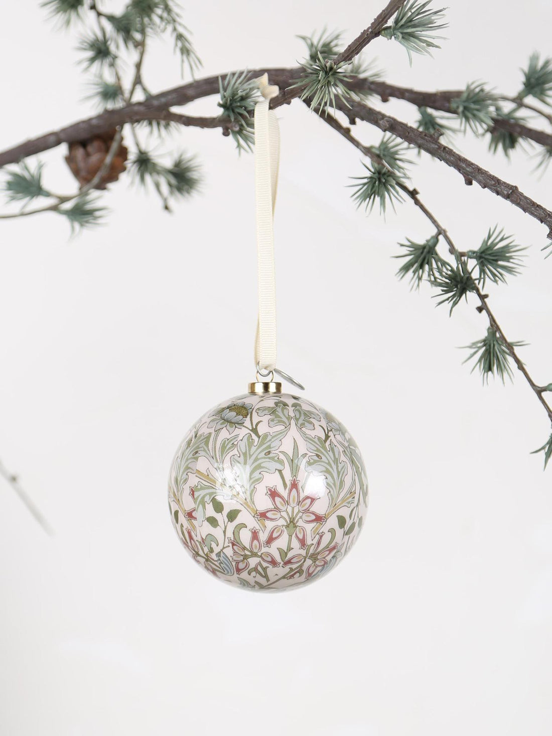 Herle patterned bauble - White