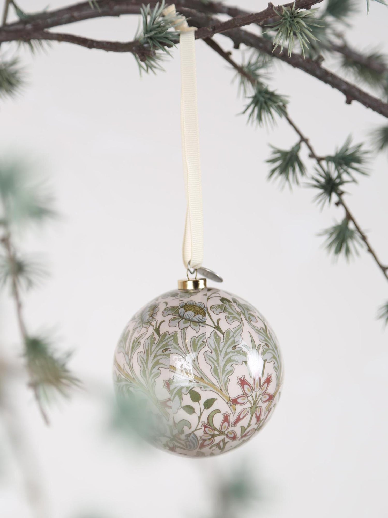Herle patterned bauble - White