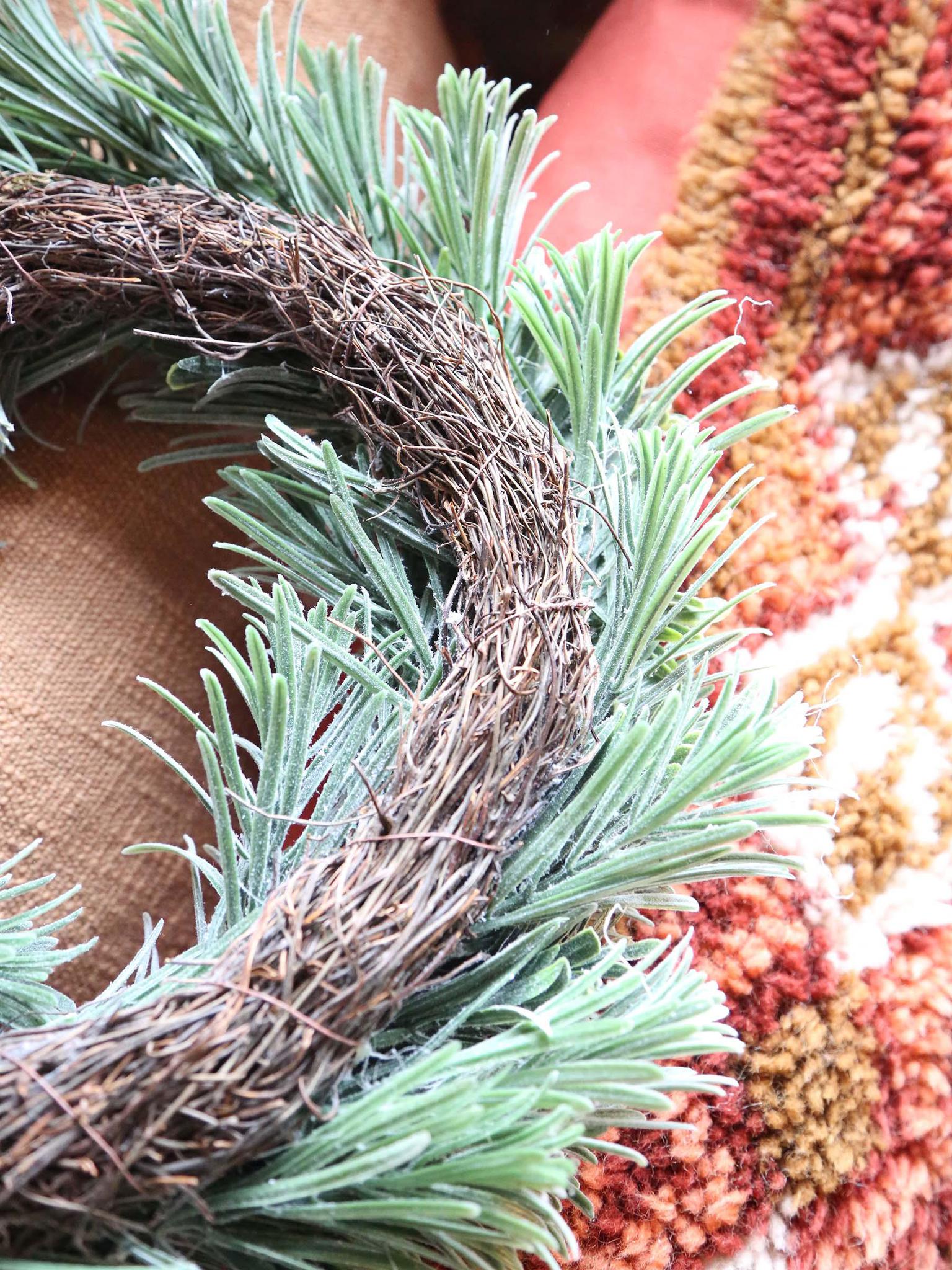 Vintia wreath - 40X40X8 cm - Shaded Green &amp; Off White