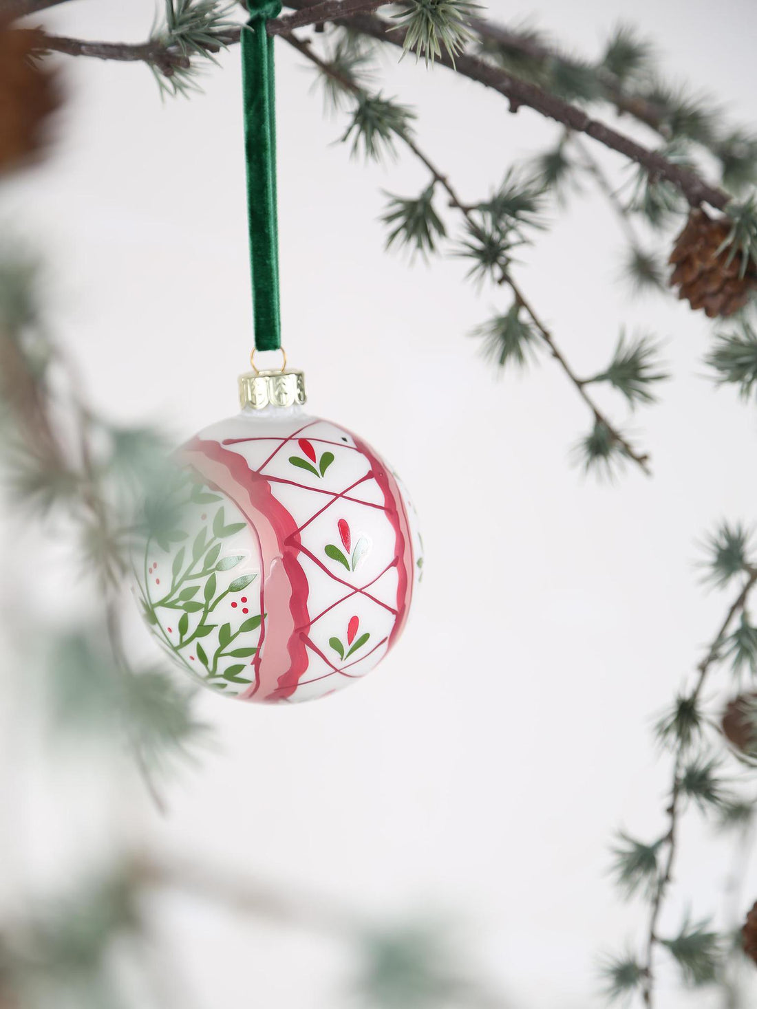 Hand Painted Holly &amp; Ivy Bauble