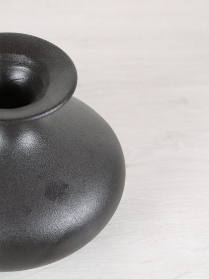 Lyndsay Round Shaped Ceramic Pot - Black