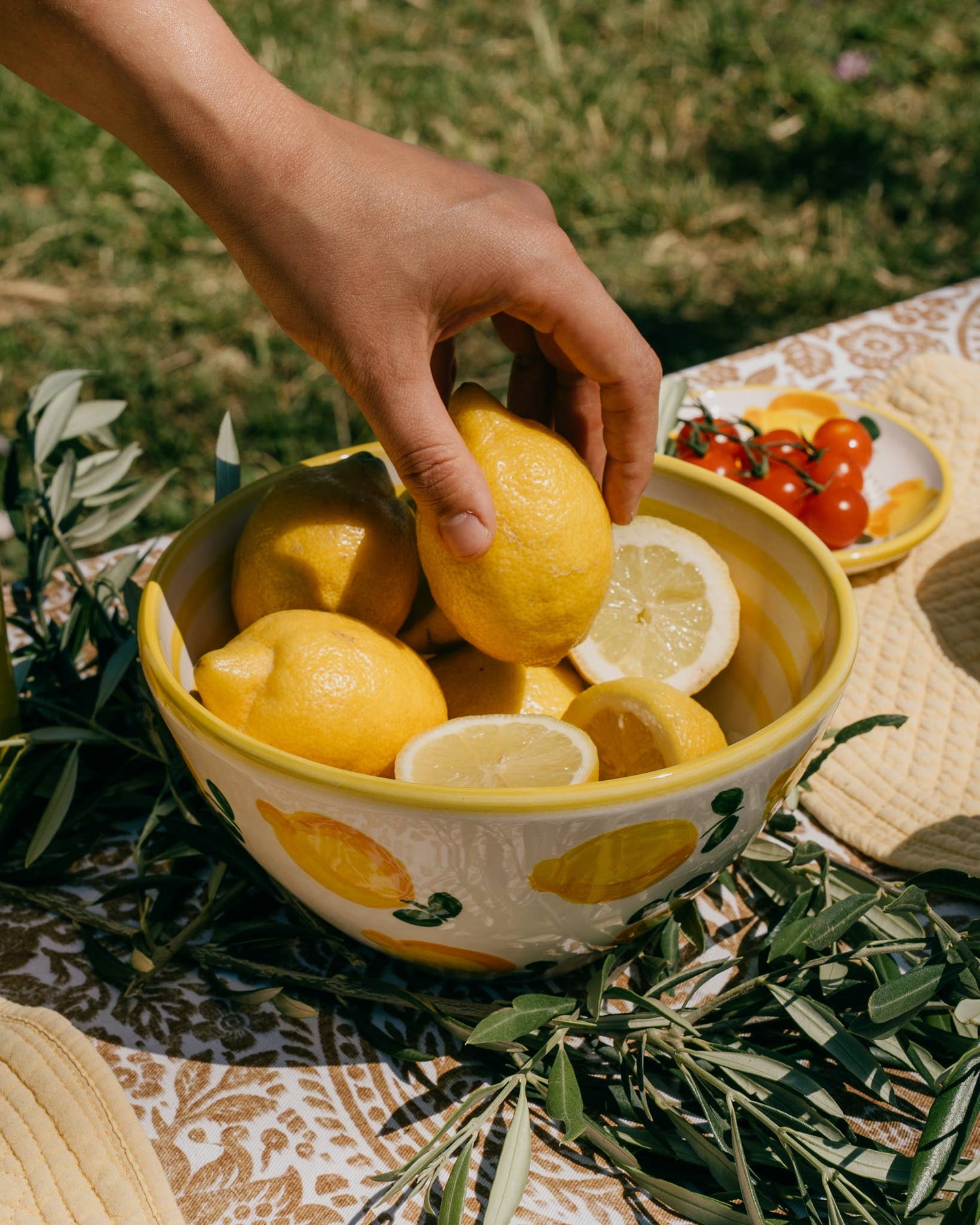 Ceramic Salad Bowl 1.5 L - 21 cm - Yellow &amp; White - Lemon