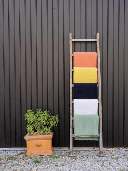 Lisa Recycled Stonewashed Throw - Black