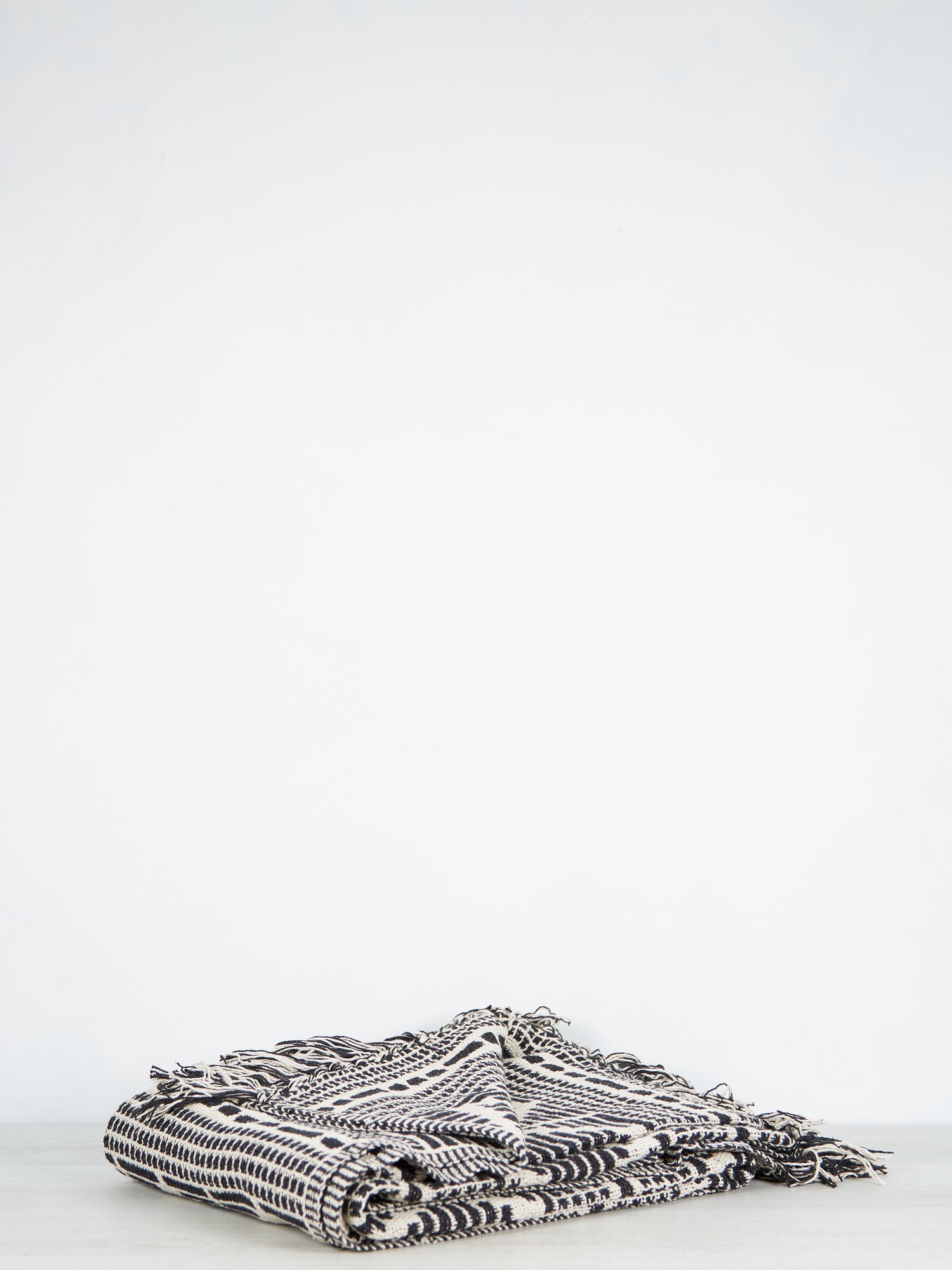 Gutte Black Printed Recycled Cotton Throw