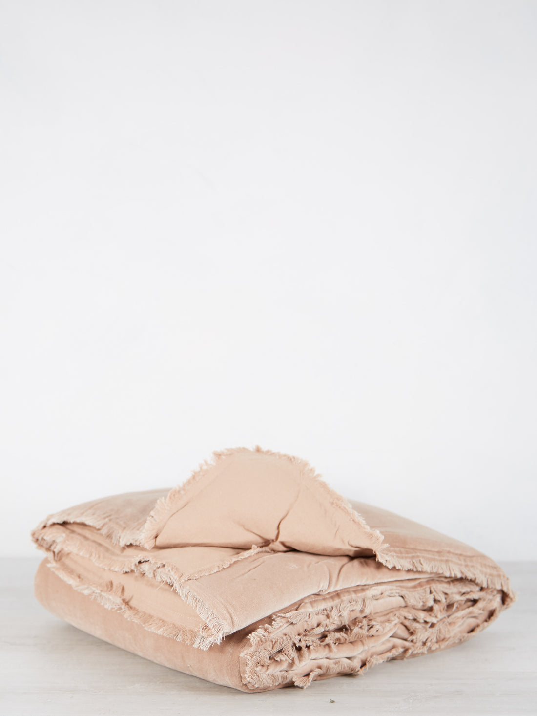 Fara Velvet Fringed Throw in Sesame 135 x 200