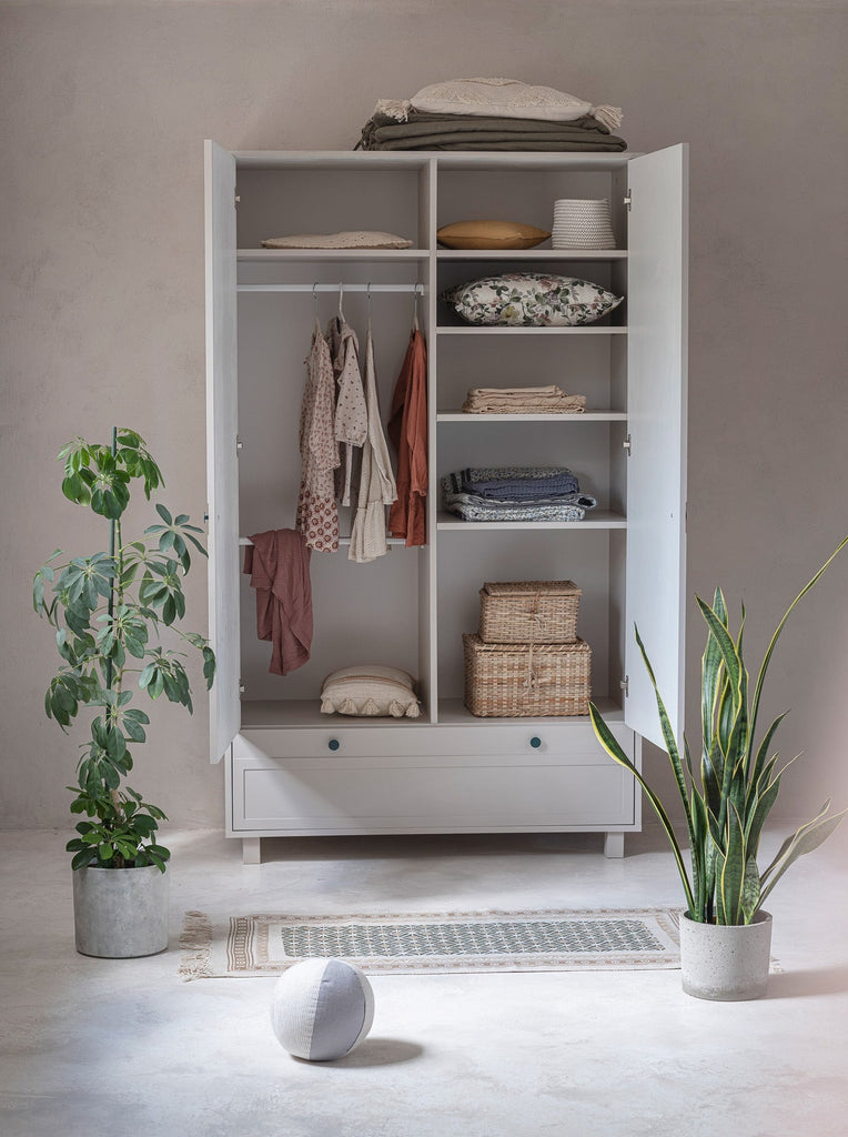 Retro wardrobe shop
